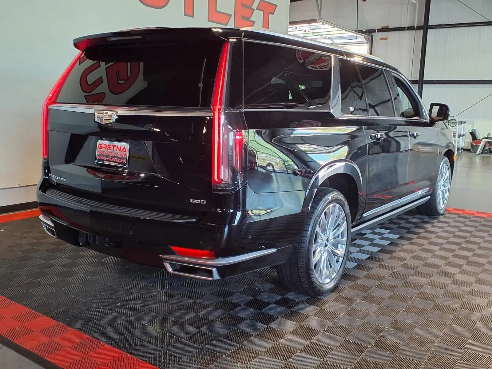 Cadillac Escalade ESV photo 9