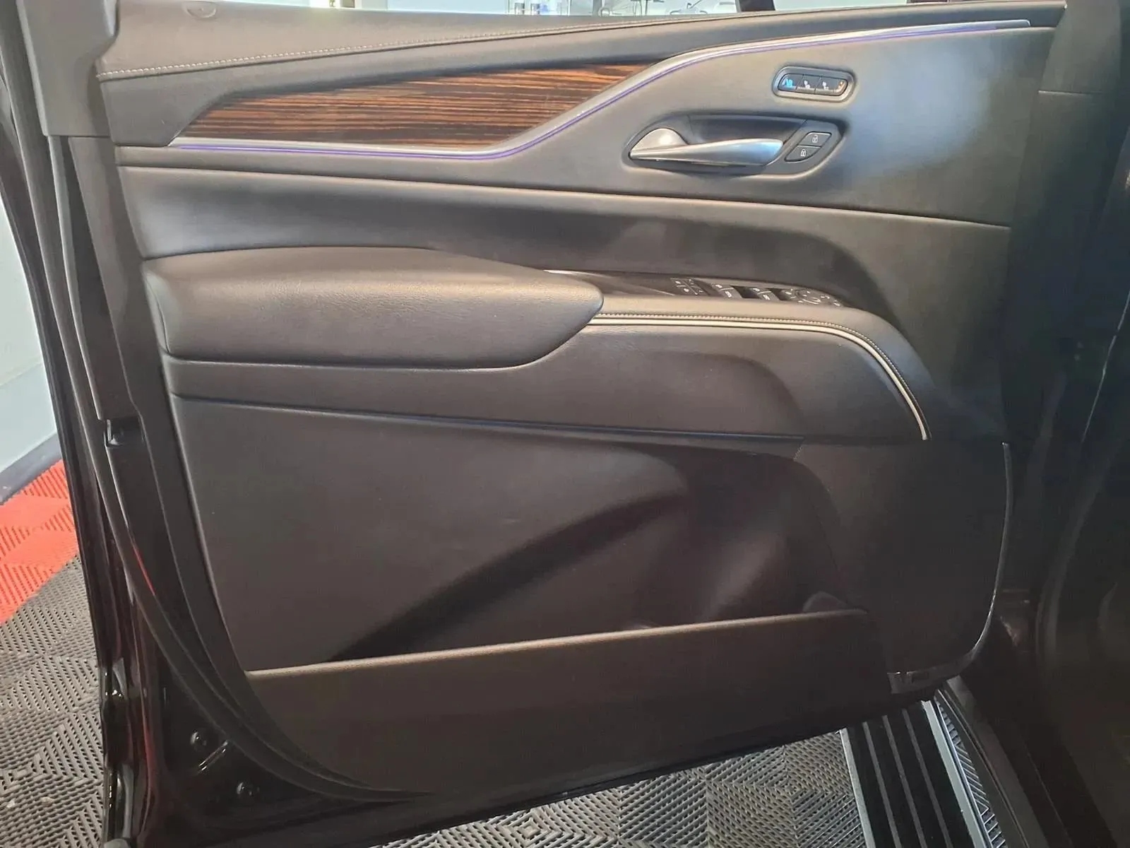 Cadillac Escalade ESV photo 16