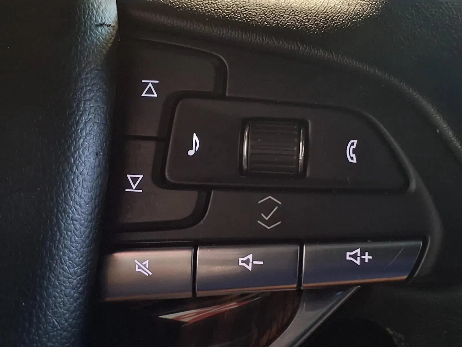 Cadillac Escalade ESV photo 27
