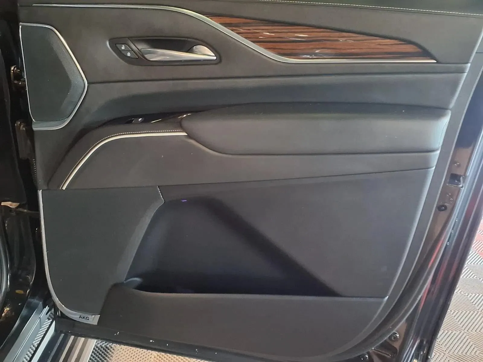 Cadillac Escalade ESV photo 10
