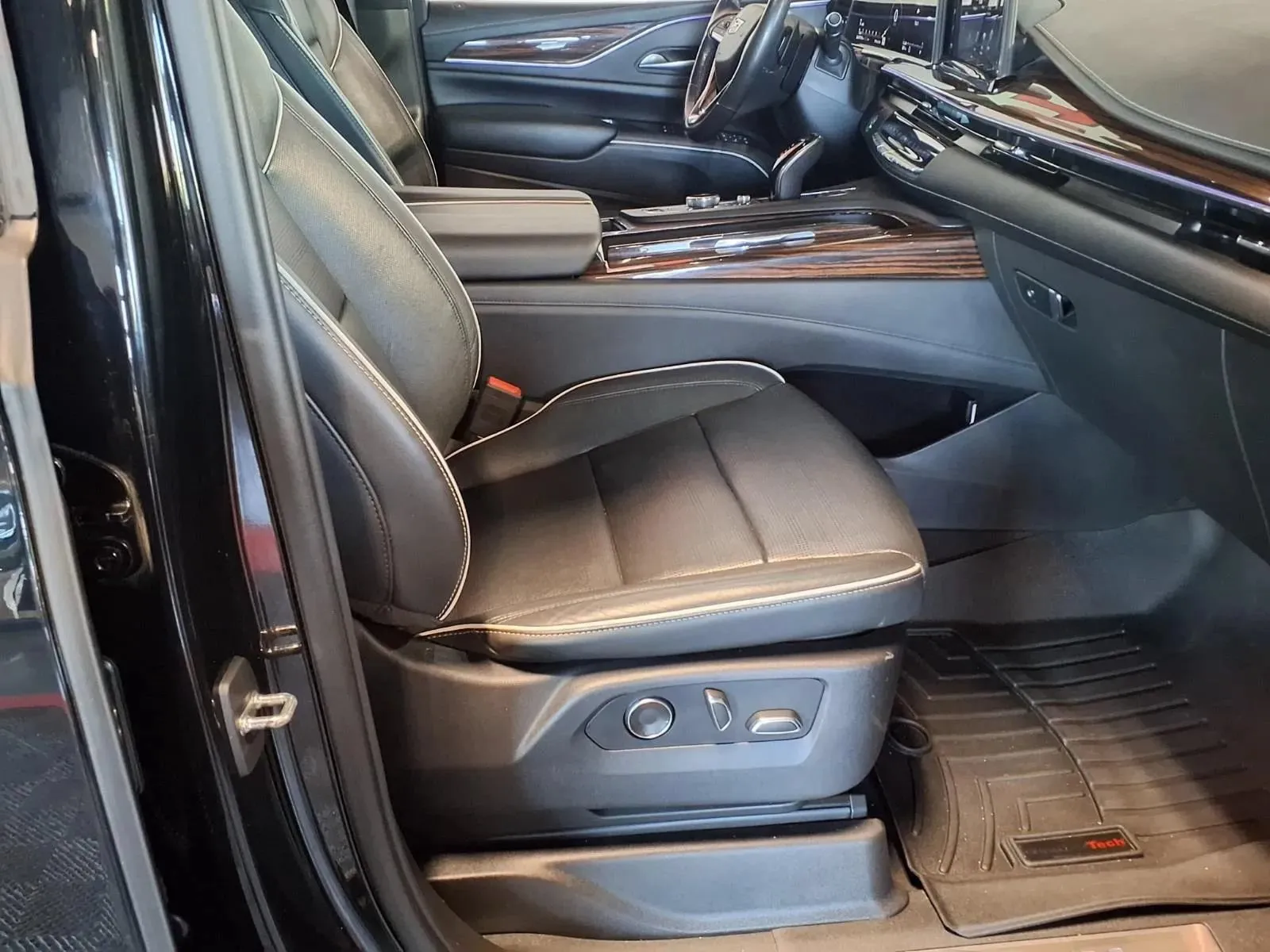 Cadillac Escalade ESV photo 13
