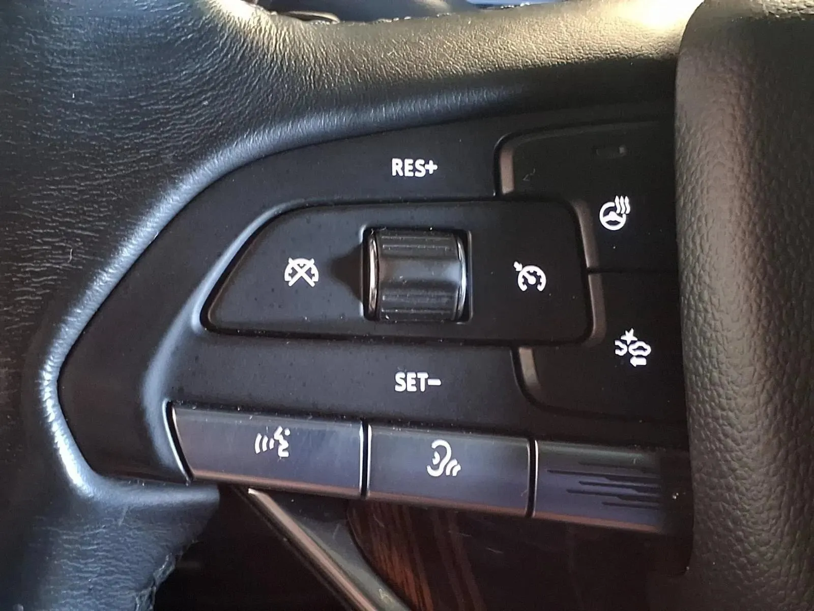 Cadillac Escalade ESV photo 28
