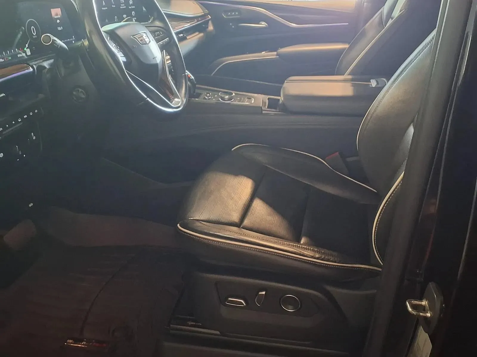 Cadillac Escalade ESV photo 17