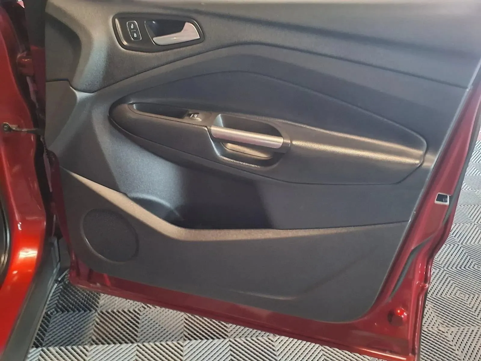 Ford Escape photo 9