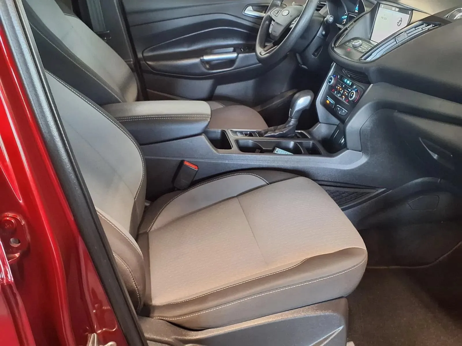 Ford Escape photo 10