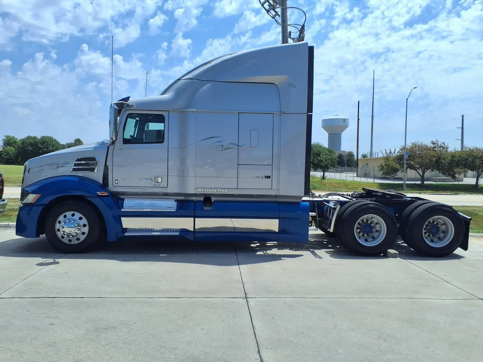 Silver 2016 WESTERN STAR AUTO CAR 5700 XE for sale in Gretna, NE