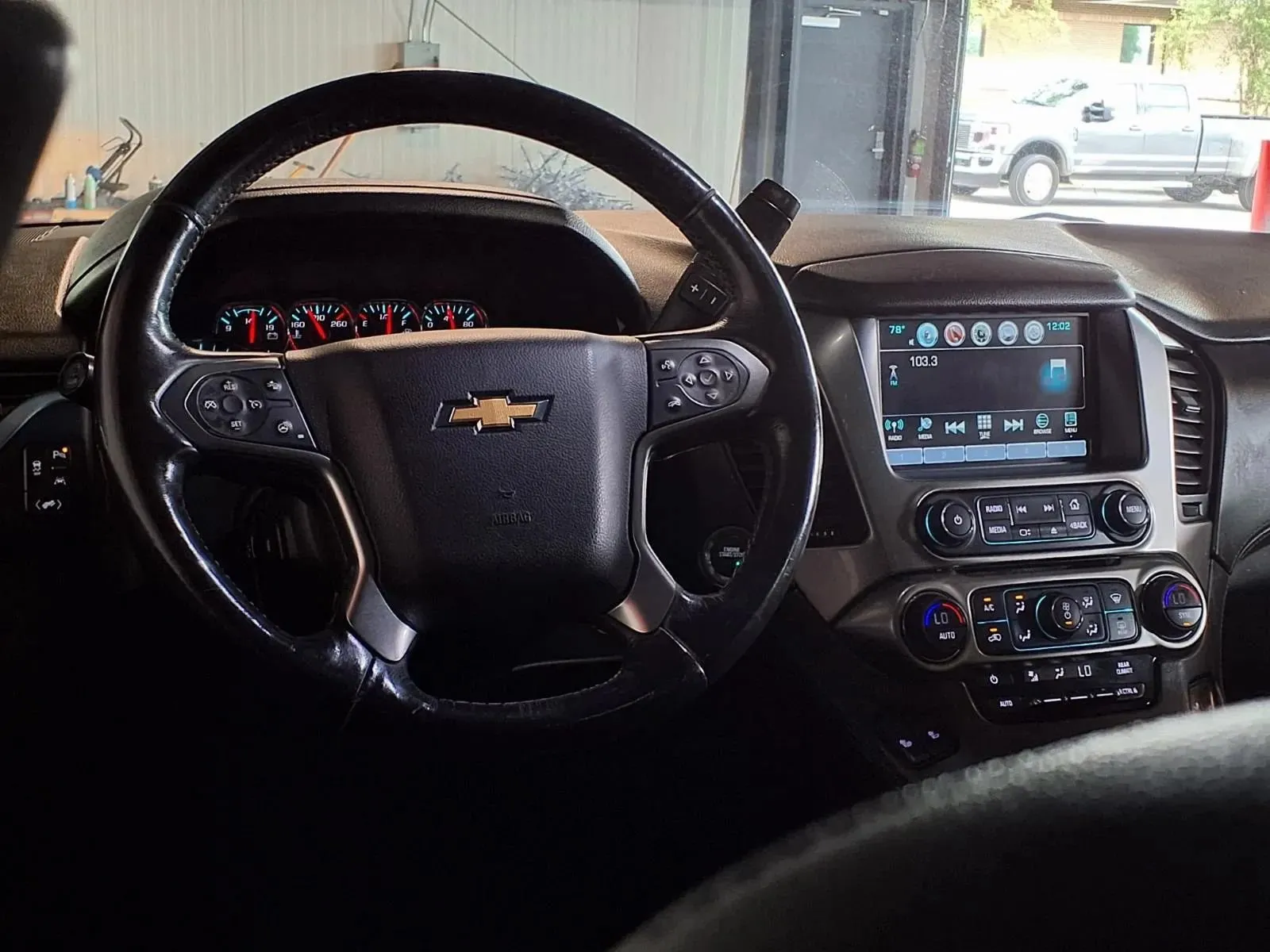 Chevrolet Tahoe photo 16