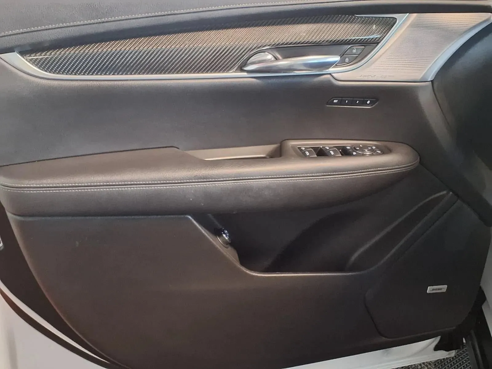 Cadillac XT6 photo 17