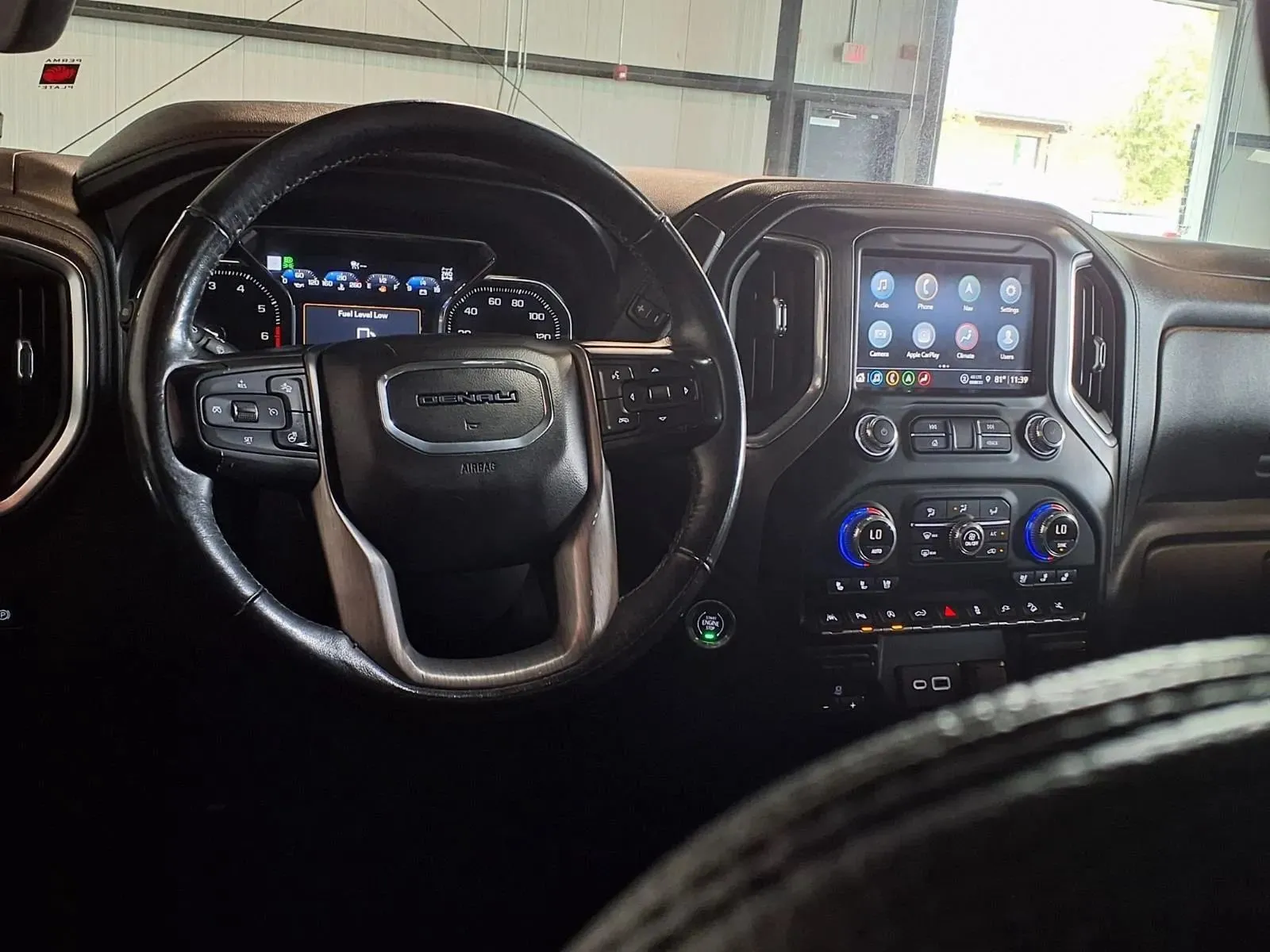 GMC Sierra photo 14
