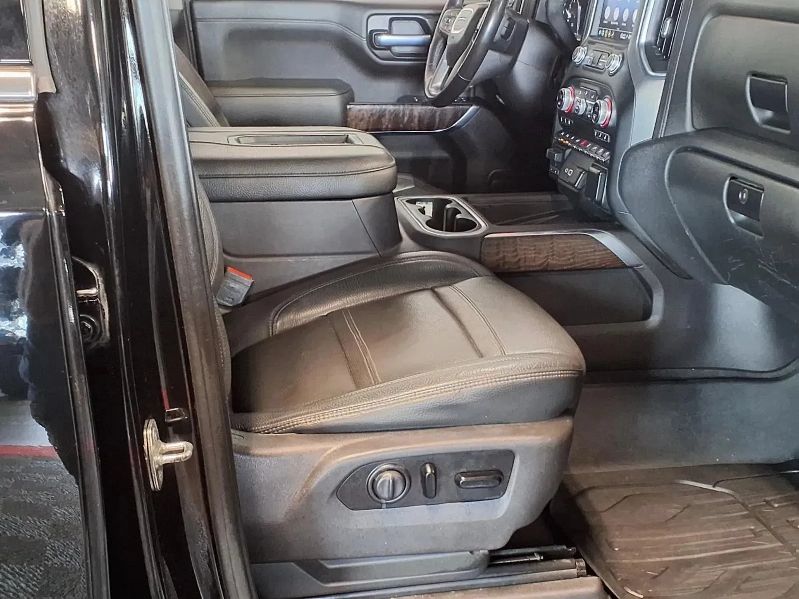GMC Sierra photo 11