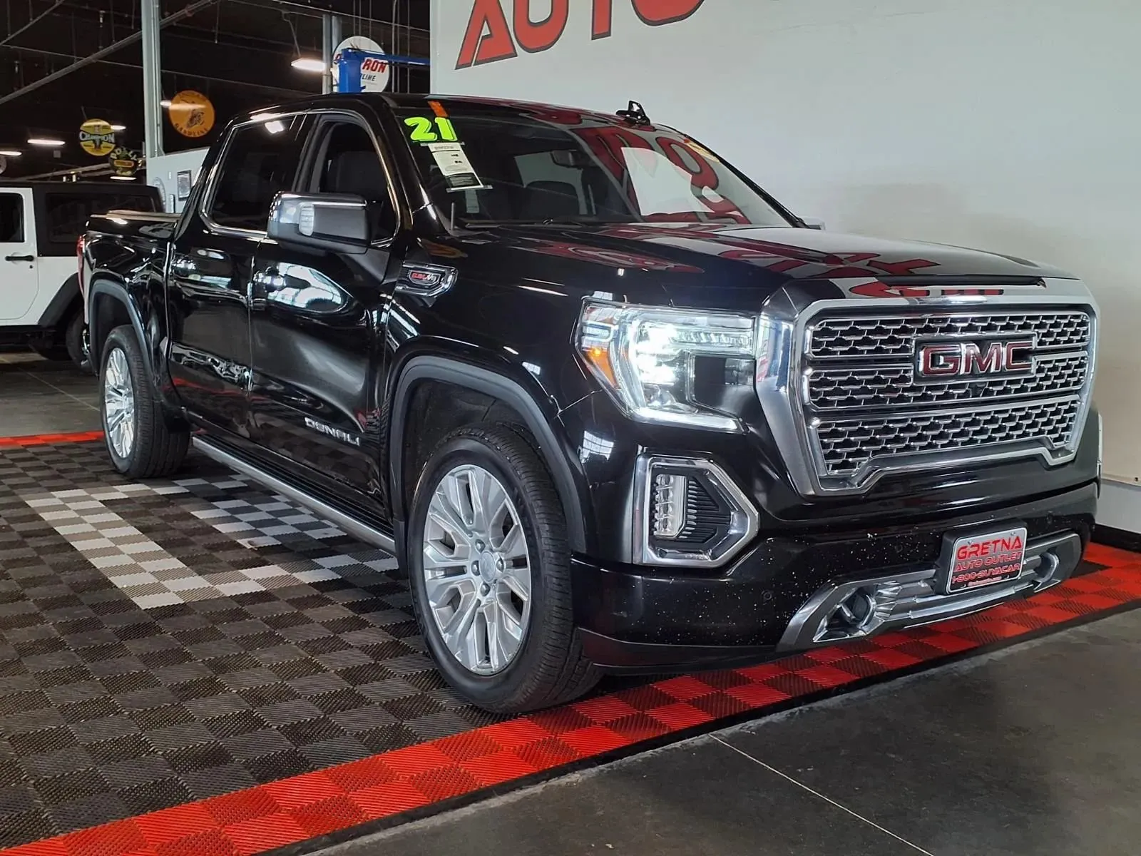 GMC Sierra photo 2