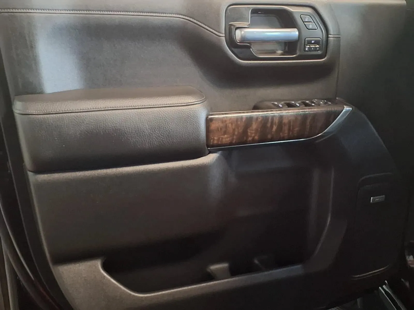 GMC Sierra photo 15