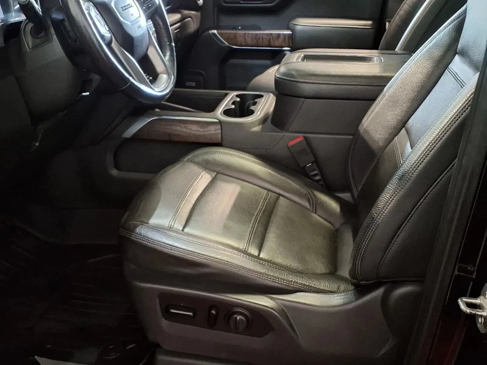 GMC Sierra photo 16