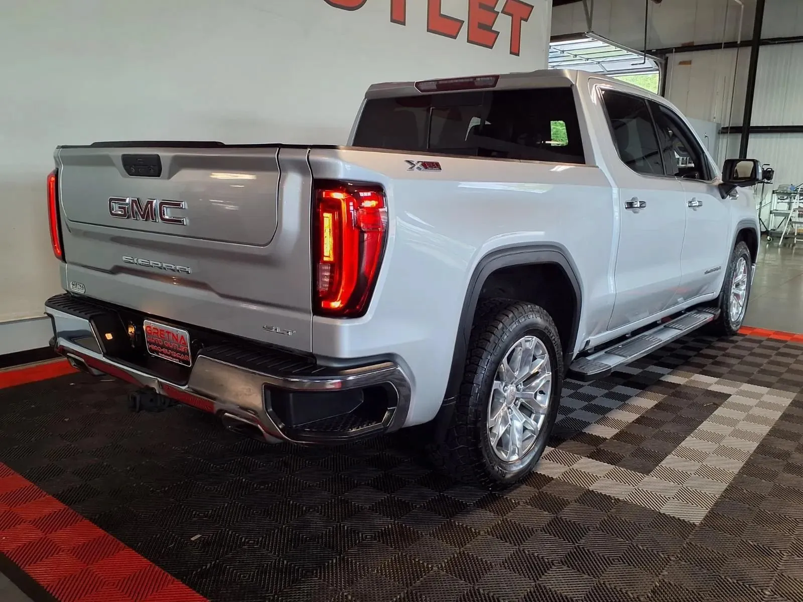 GMC Sierra photo 8