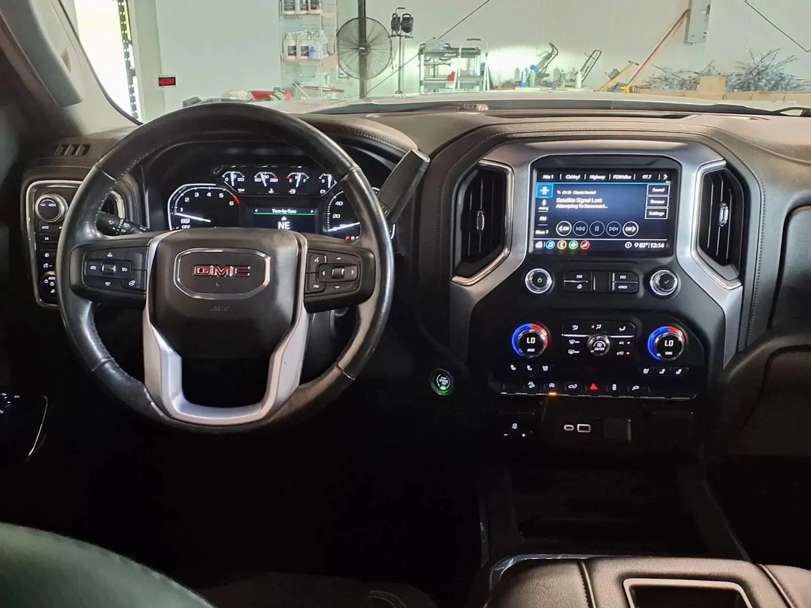 GMC Sierra photo 15