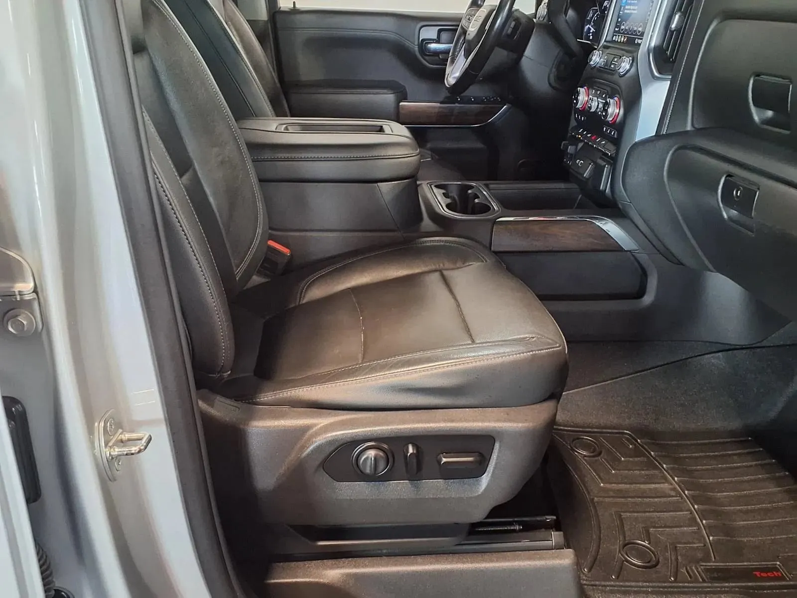 GMC Sierra photo 12