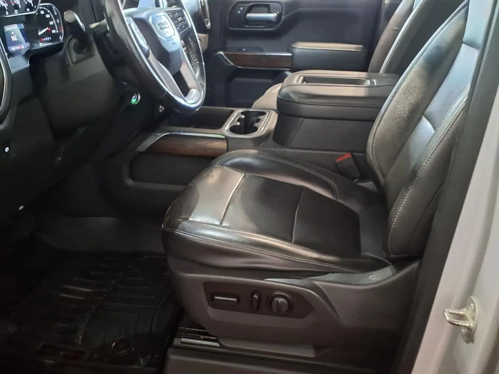 GMC Sierra photo 17