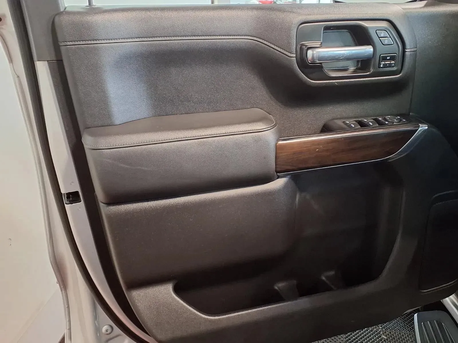 GMC Sierra photo 16