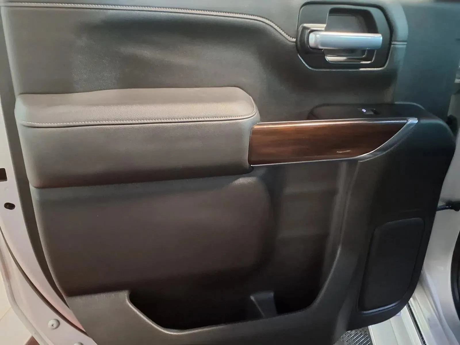 GMC Sierra photo 13