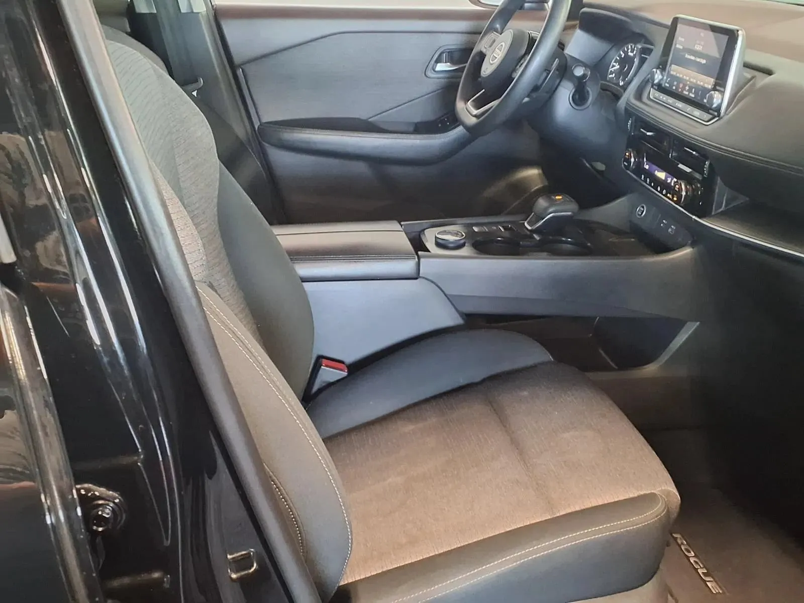 Nissan Rogue photo 12