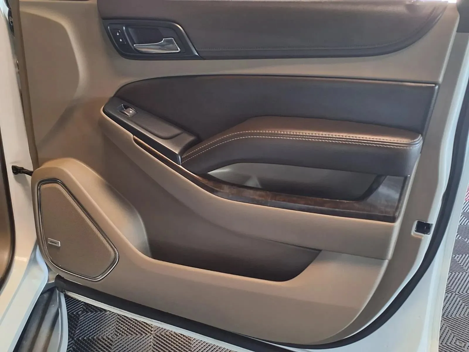 Chevrolet Tahoe photo 12