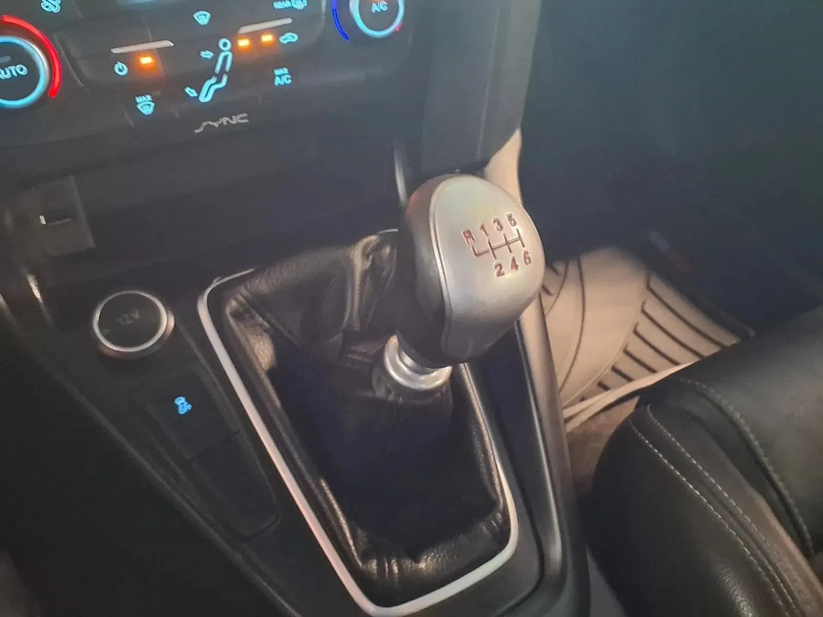 Ford Focus photo 22