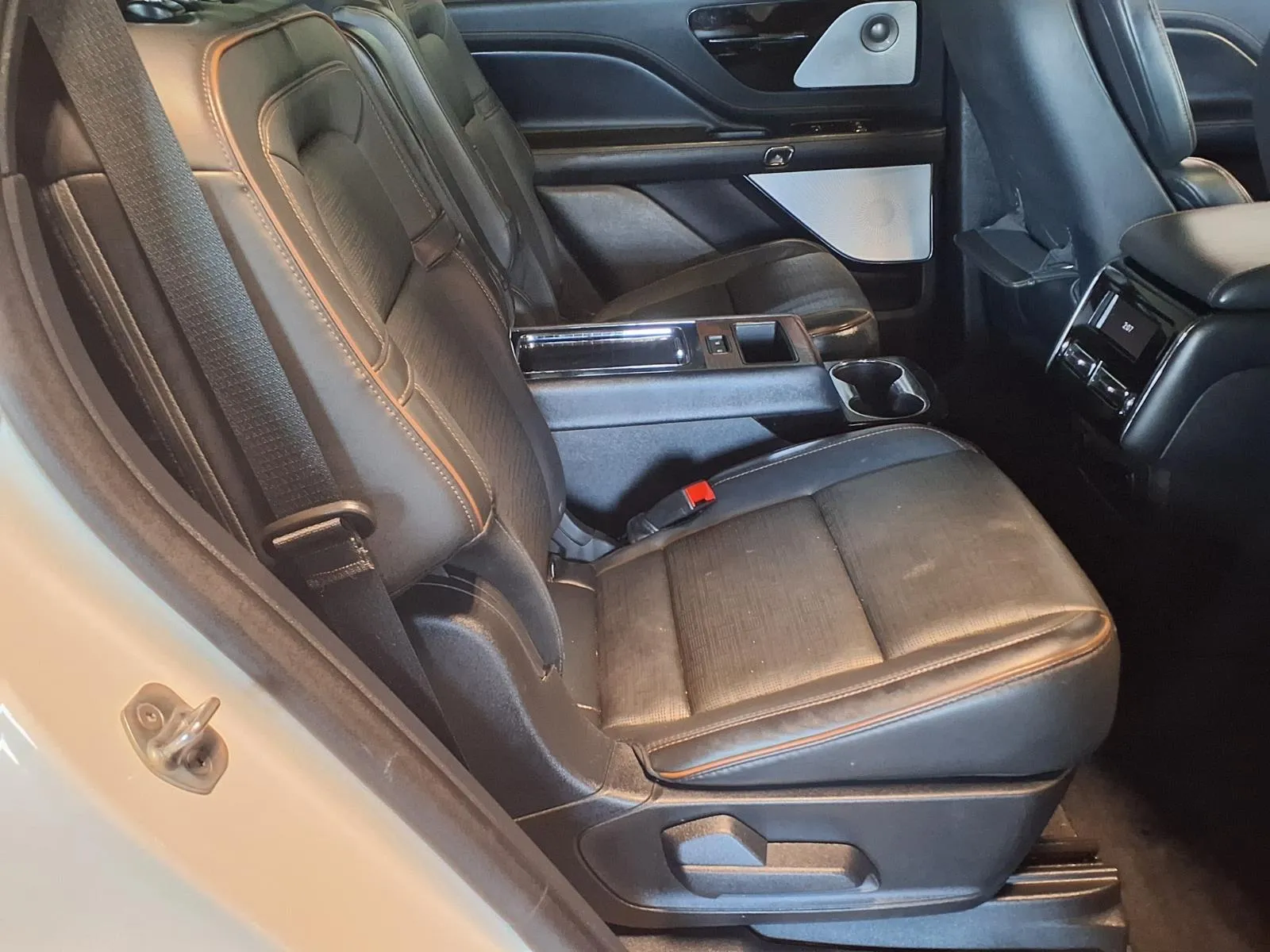 Lincoln Aviator photo 11