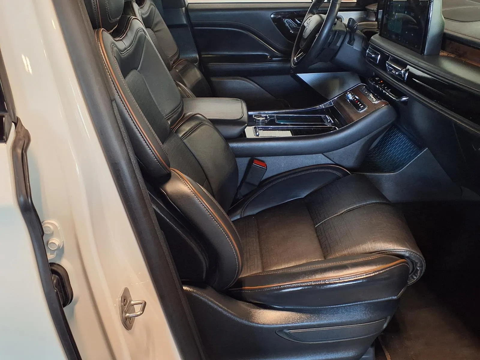 Lincoln Aviator photo 13