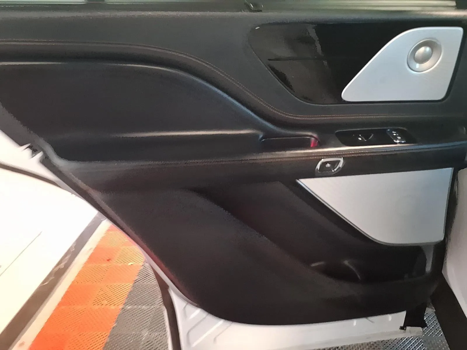 Lincoln Aviator photo 14