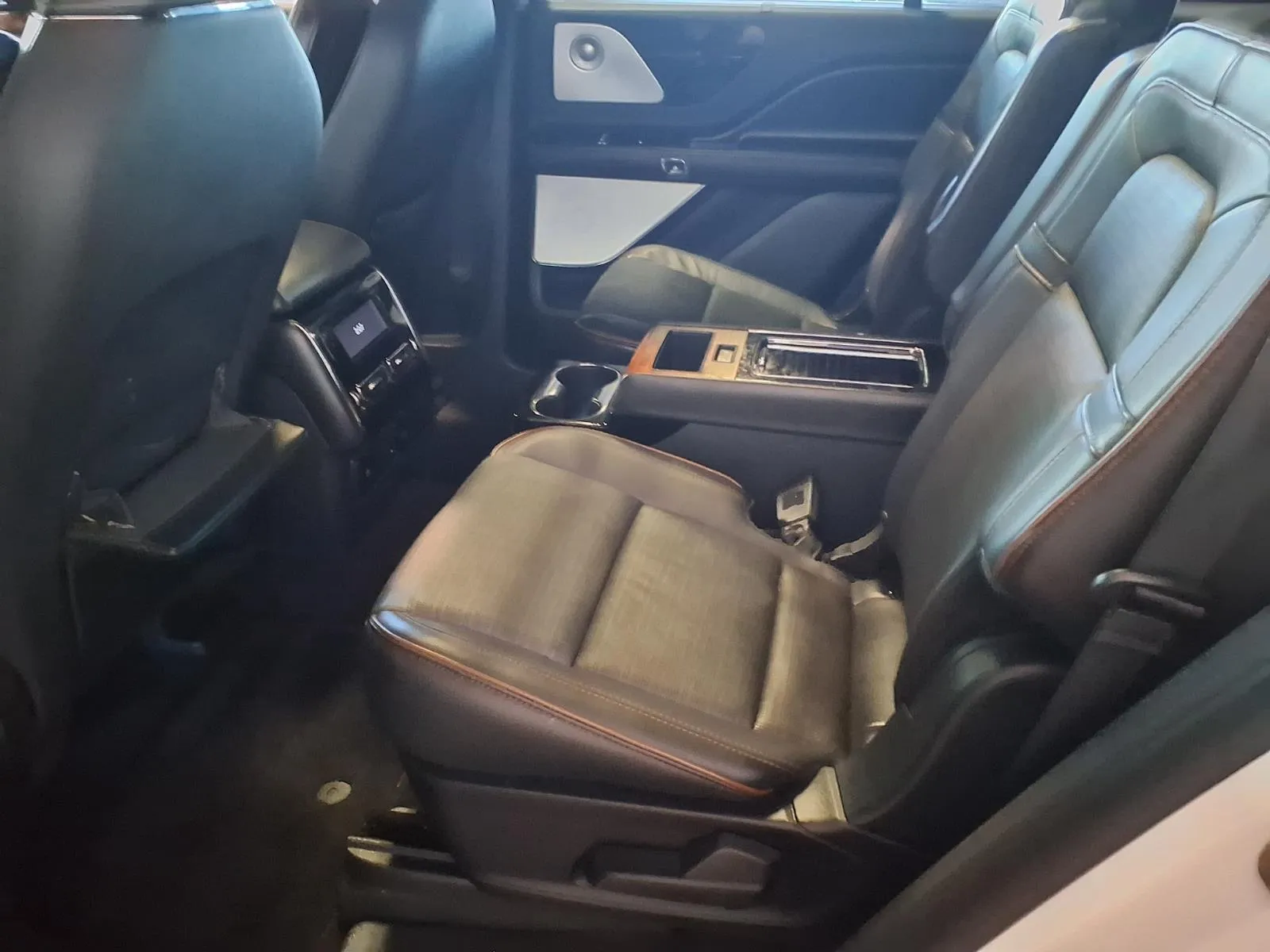 Lincoln Aviator photo 15