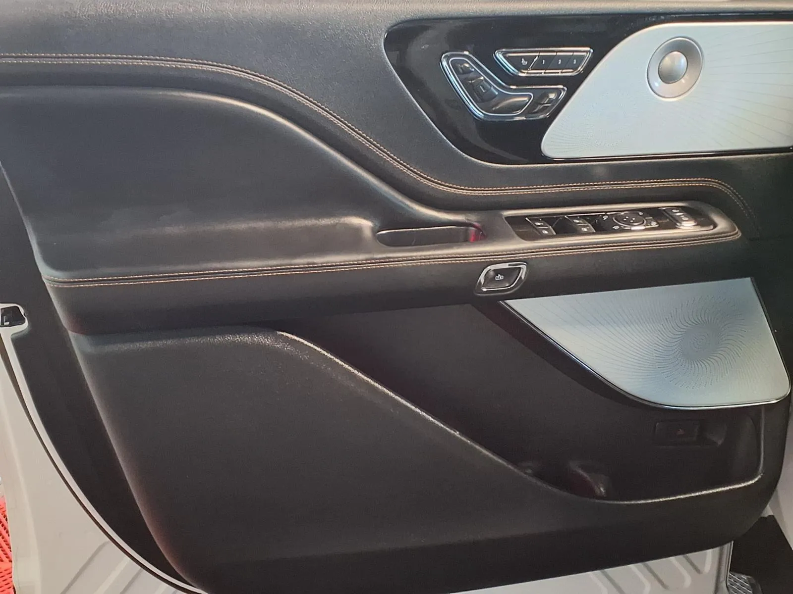 Lincoln Aviator photo 17