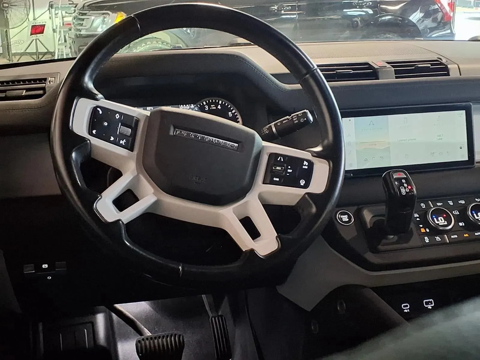 Land Rover Defender photo 15