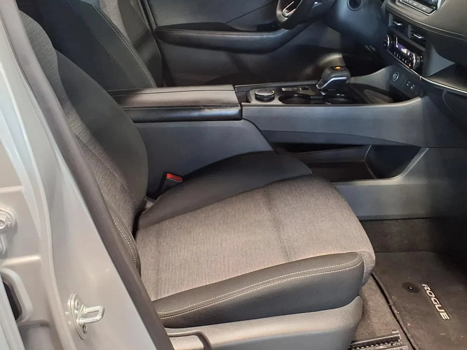 Nissan Rogue photo 11