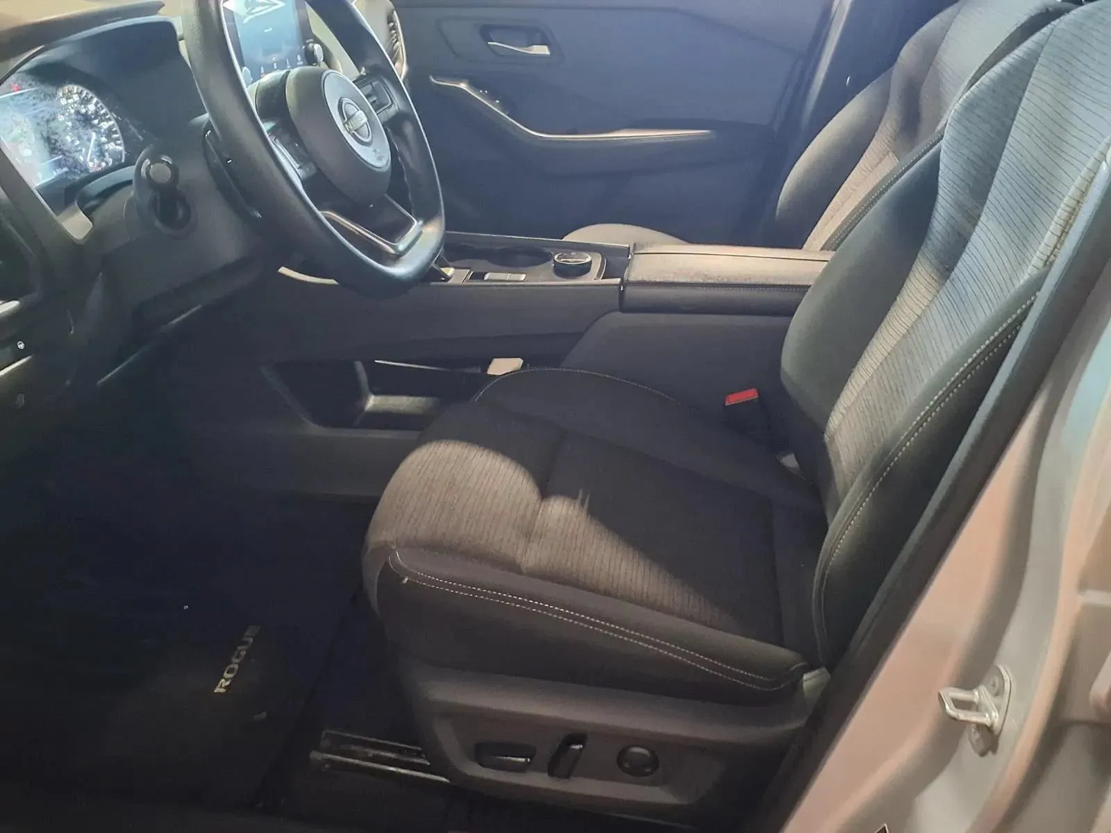 Nissan Rogue photo 16