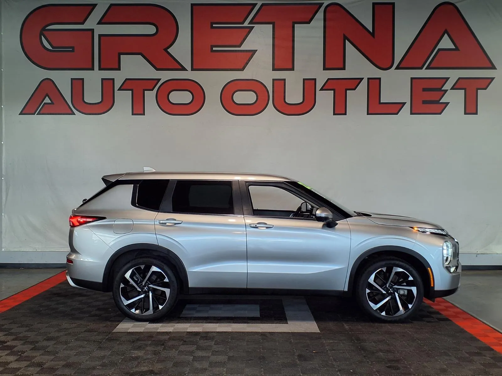 Silver 2022 Mitsubishi Outlander SE for sale in Gretna, NE