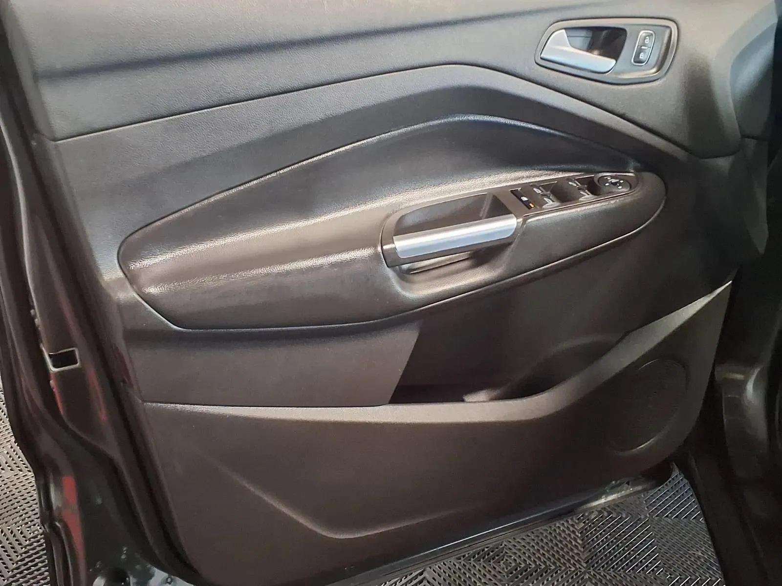Ford Escape photo 17