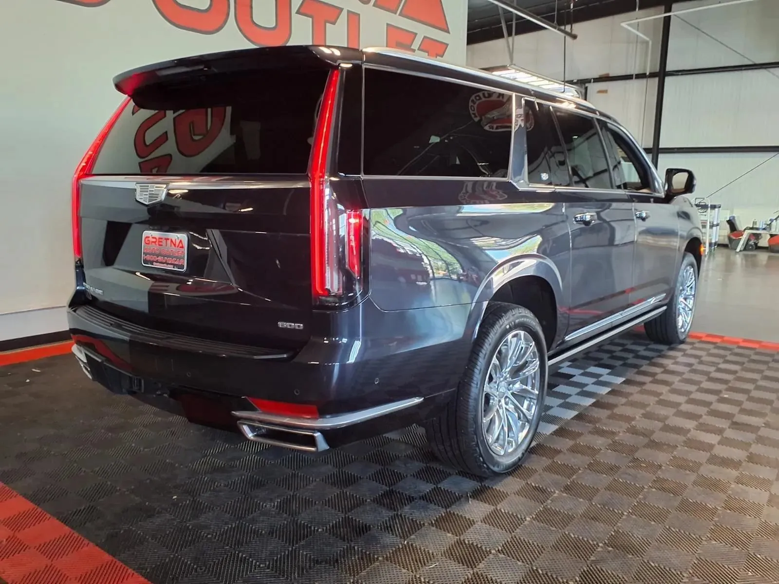 Cadillac Escalade ESV photo 9