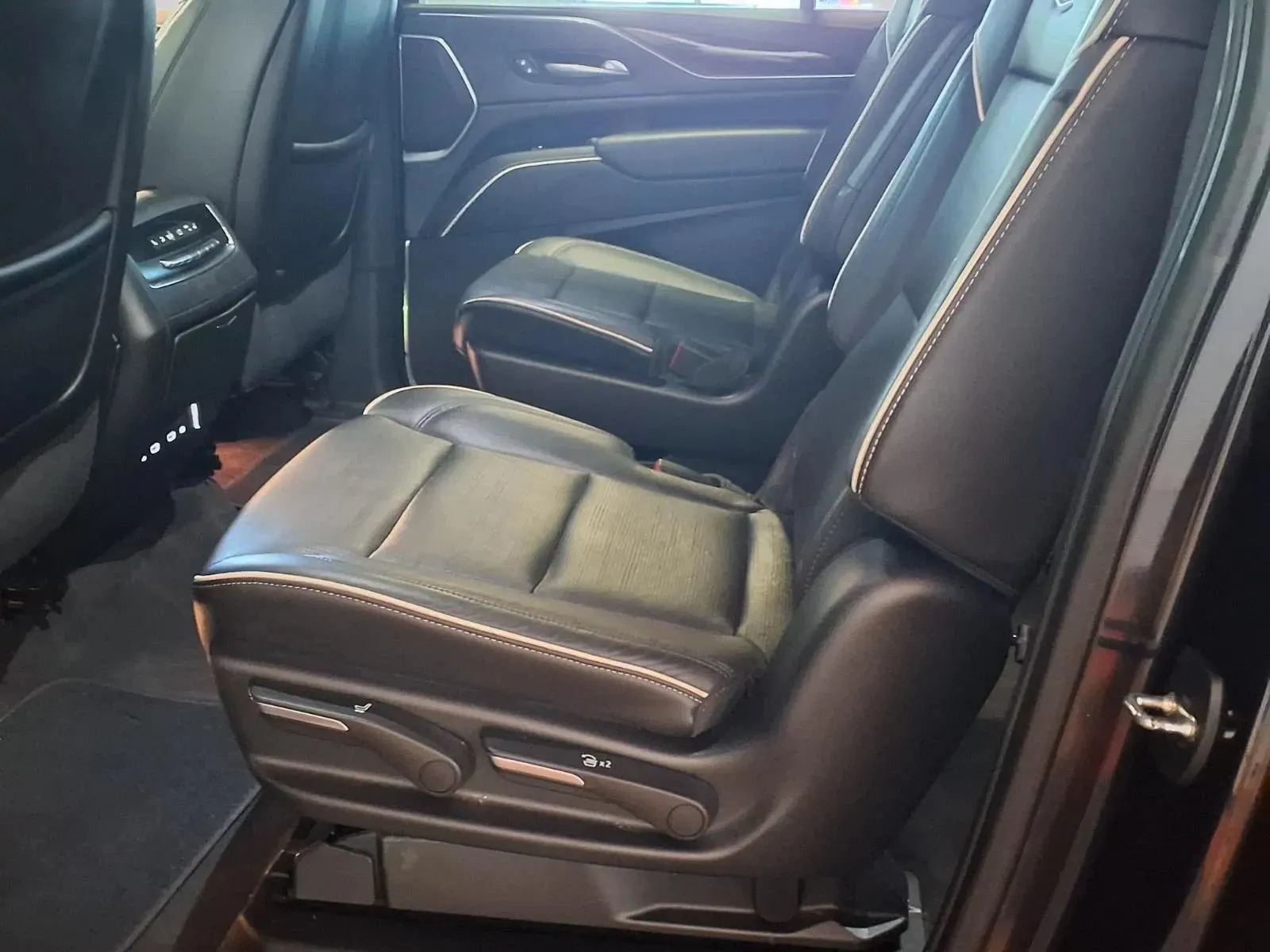 Cadillac Escalade ESV photo 15