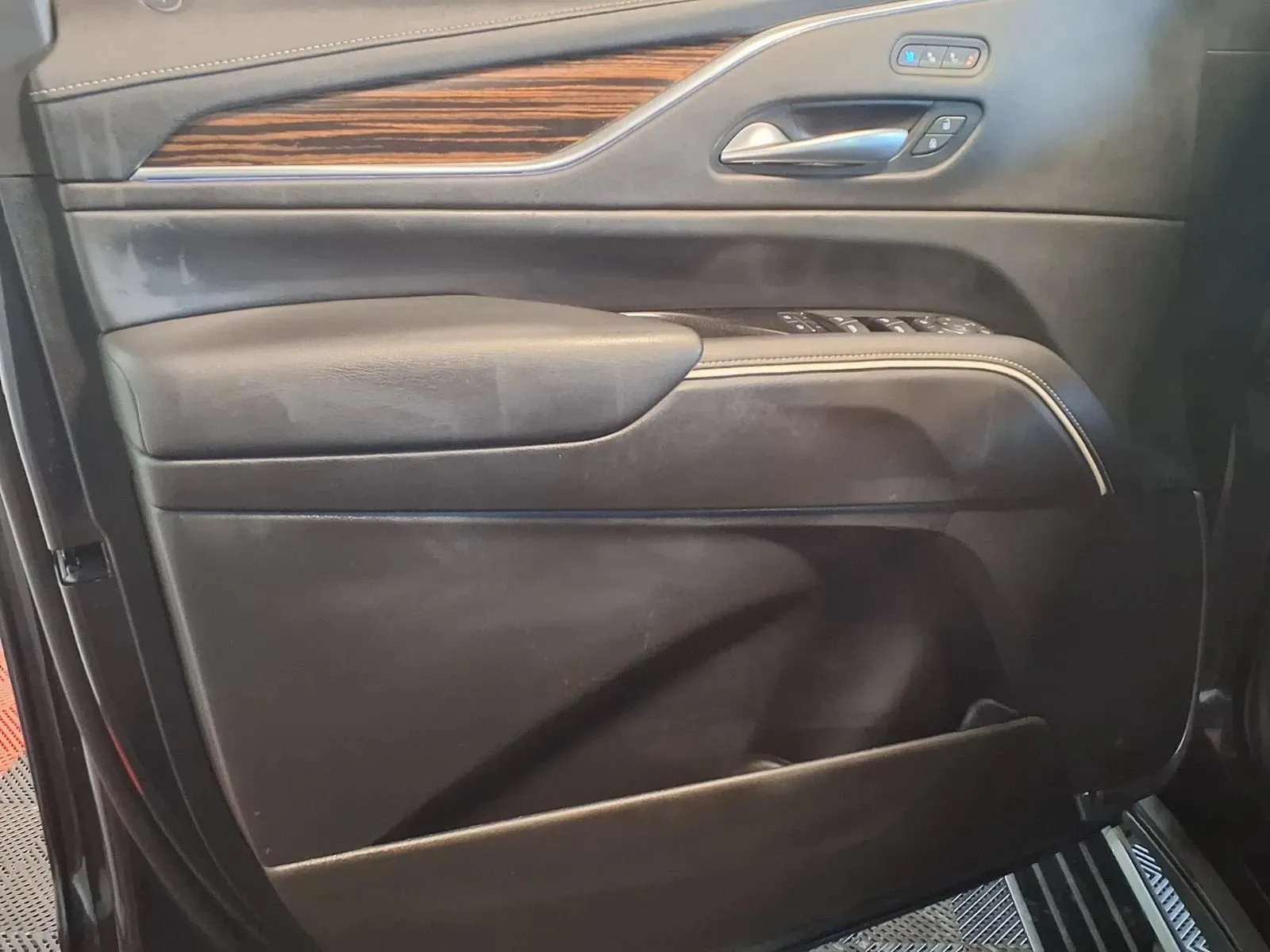 Cadillac Escalade ESV photo 17