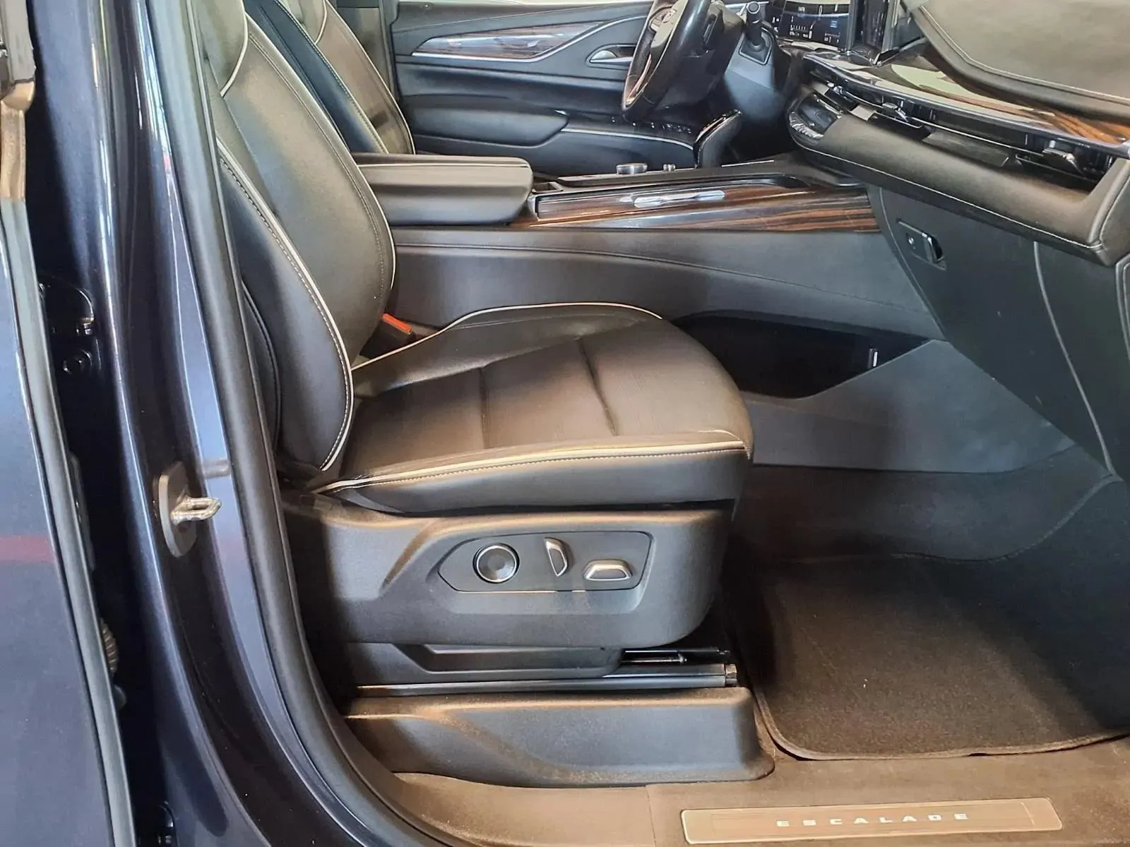 Cadillac Escalade ESV photo 13