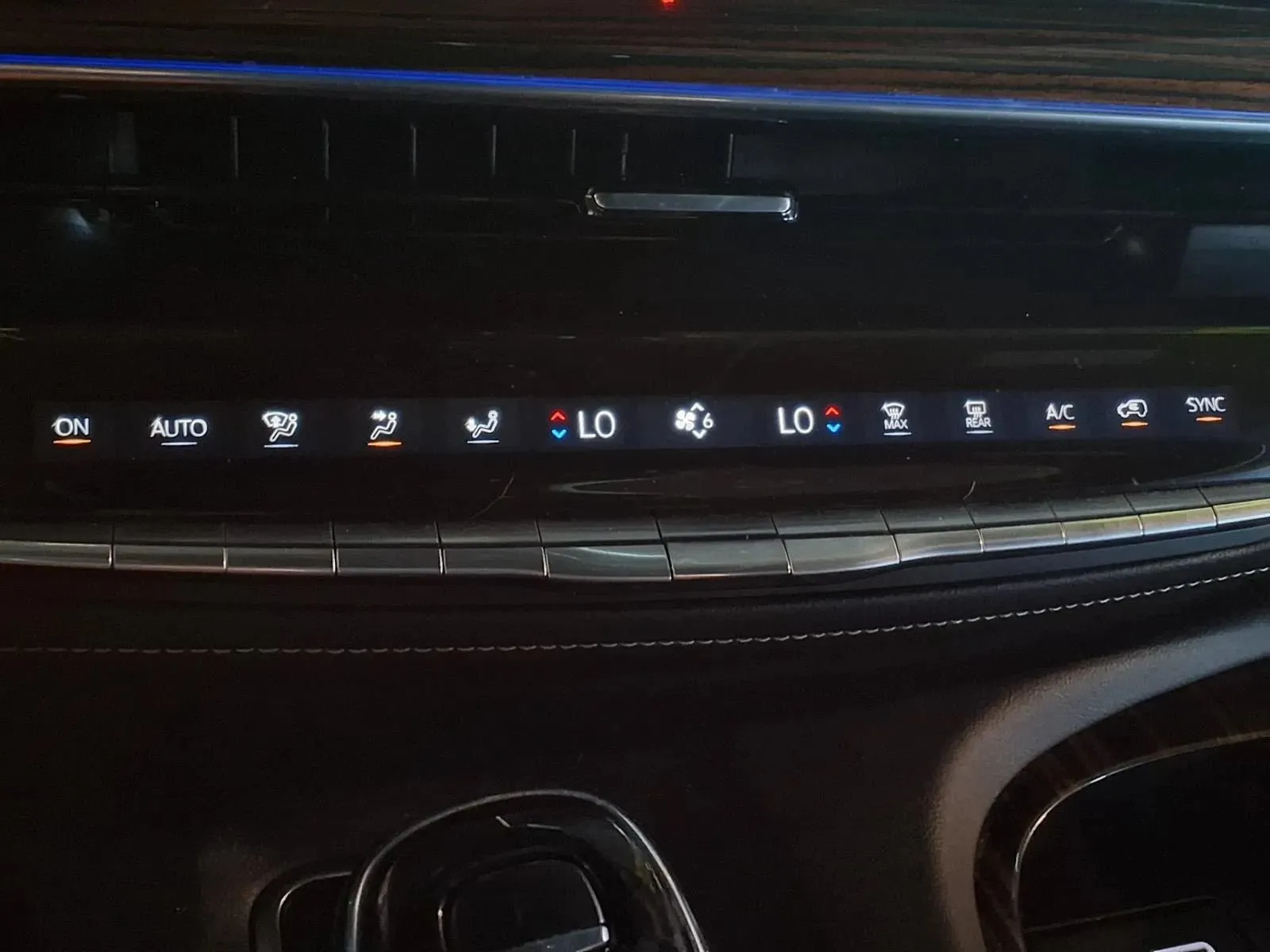 Cadillac Escalade ESV photo 21