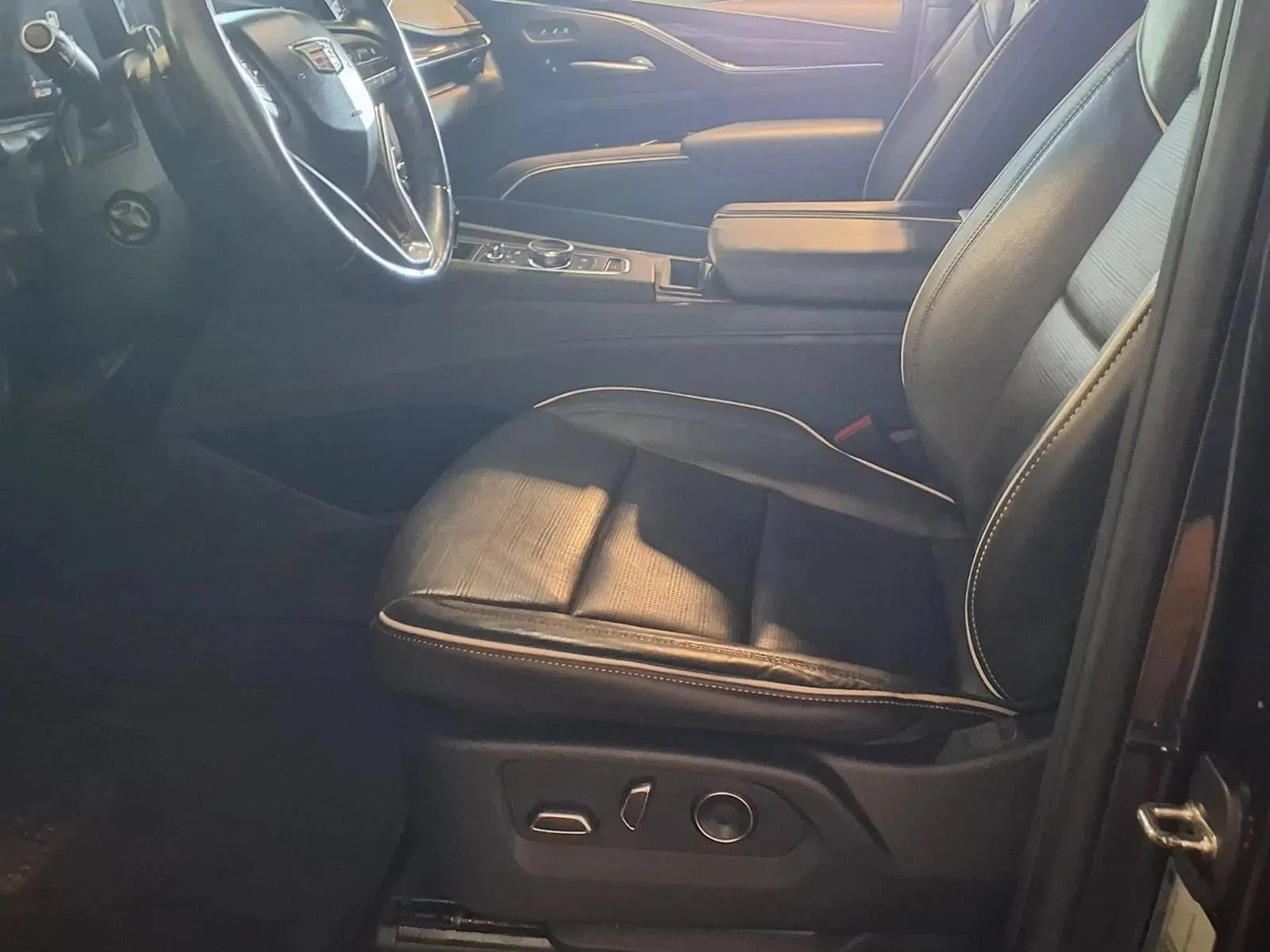 Cadillac Escalade ESV photo 18