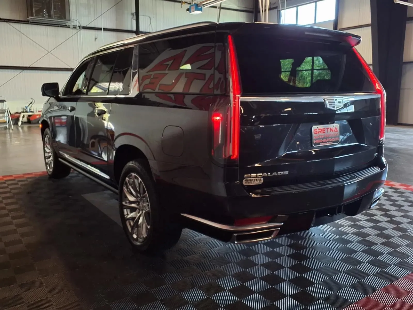 Cadillac Escalade ESV photo 5