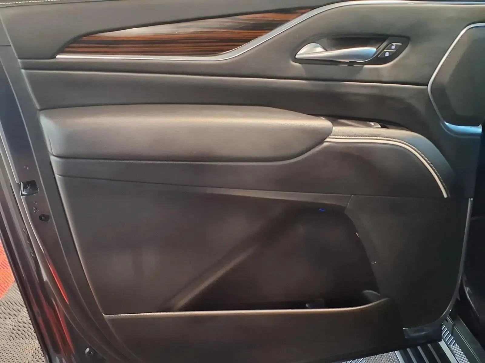 Cadillac Escalade ESV photo 14