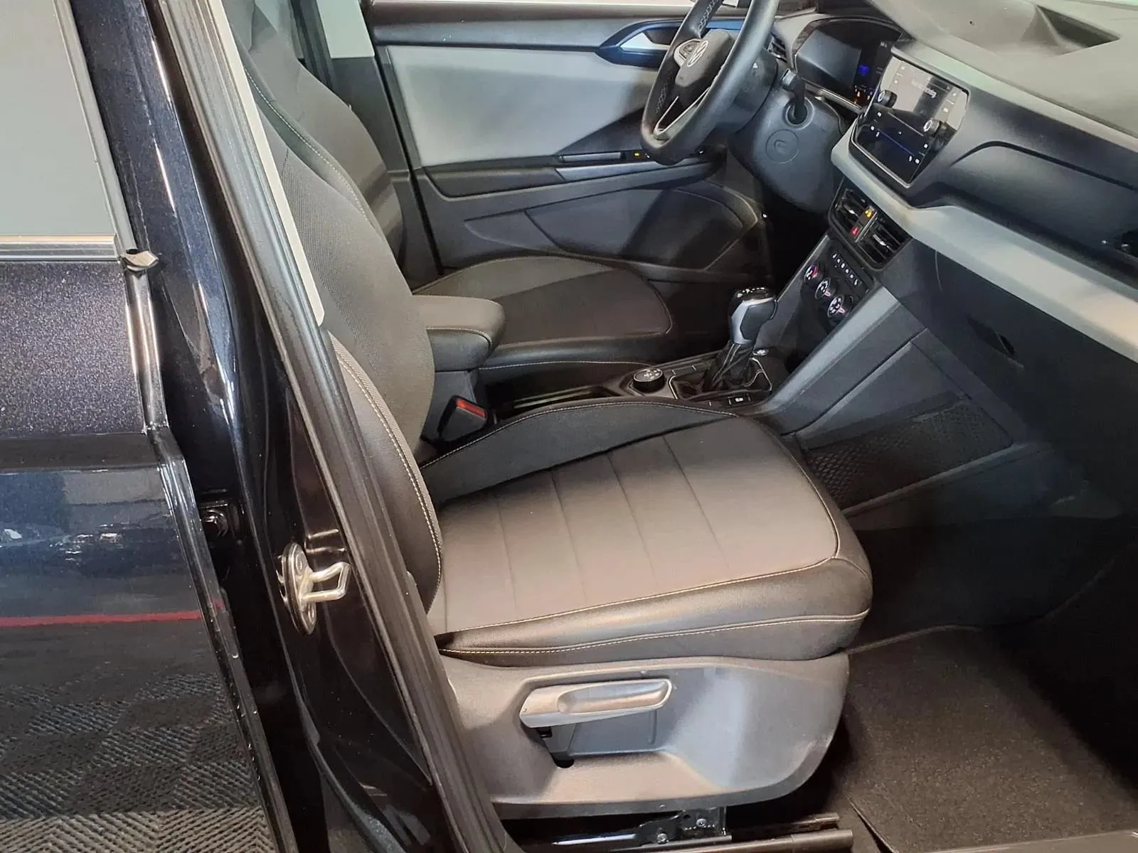 Volkswagen Taos photo 12