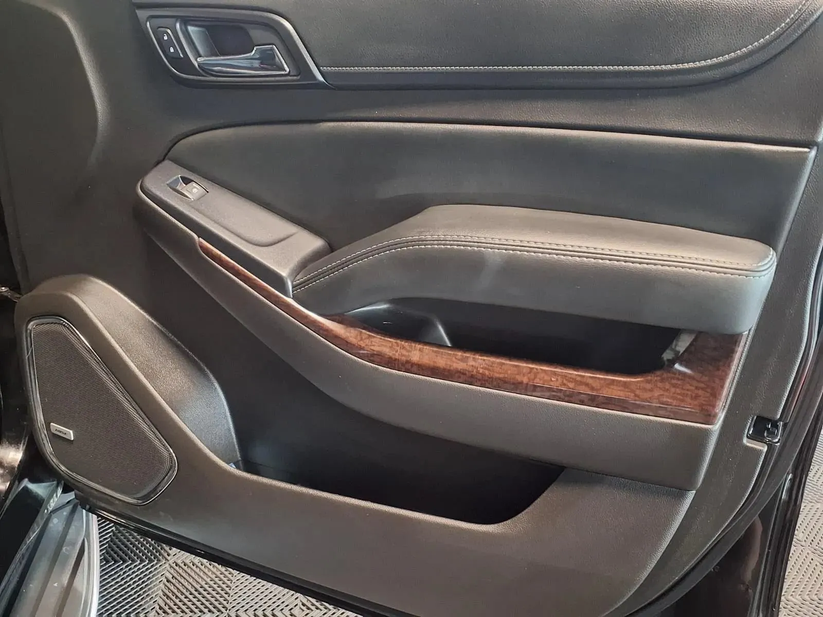 GMC Yukon photo 12