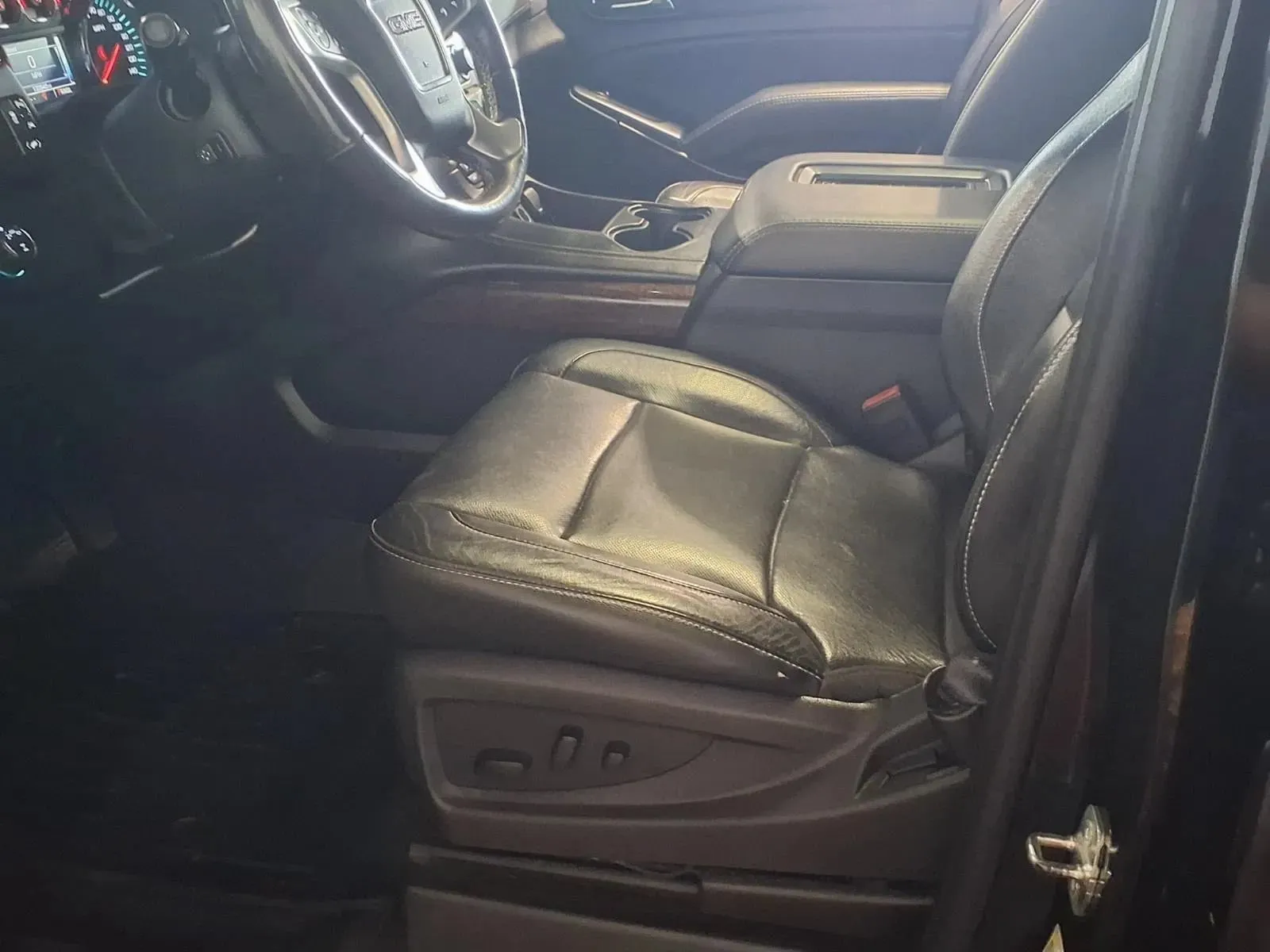GMC Yukon photo 18