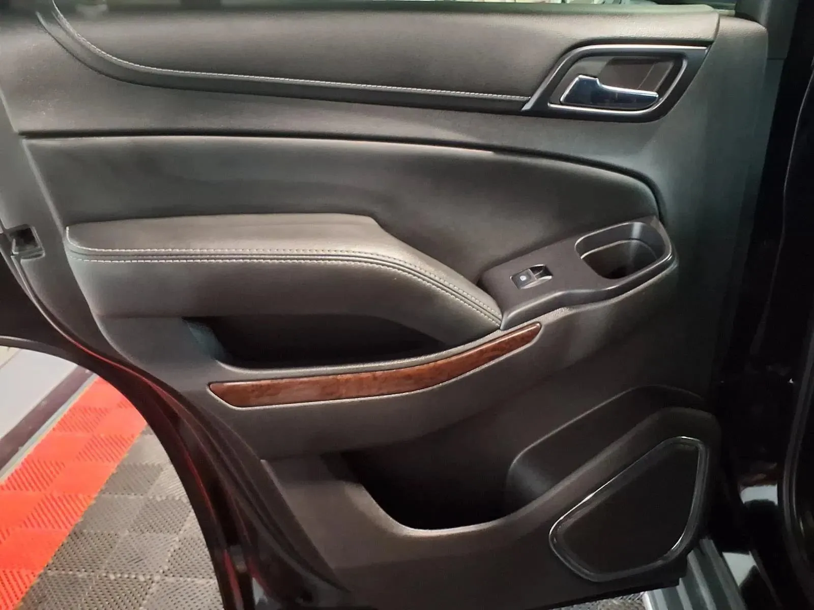 GMC Yukon photo 14