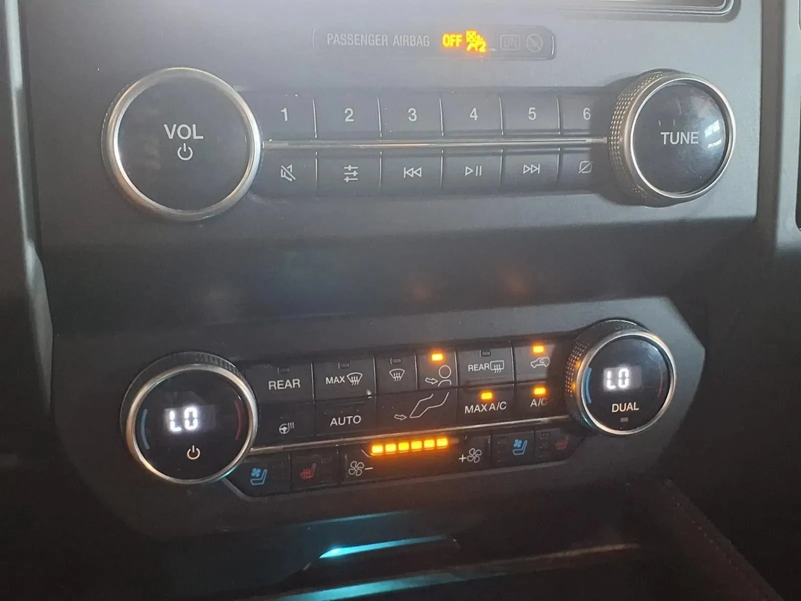 Ford Expedition MAX photo 23