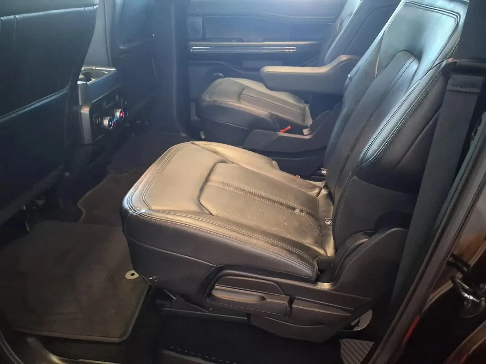 Ford Expedition MAX photo 15
